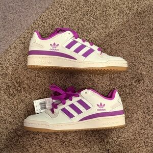 Adidas Women's Violet/Purple and Cream Forum Low Sneakers